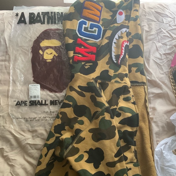 Bape hoodie - Picture 2 of 7
